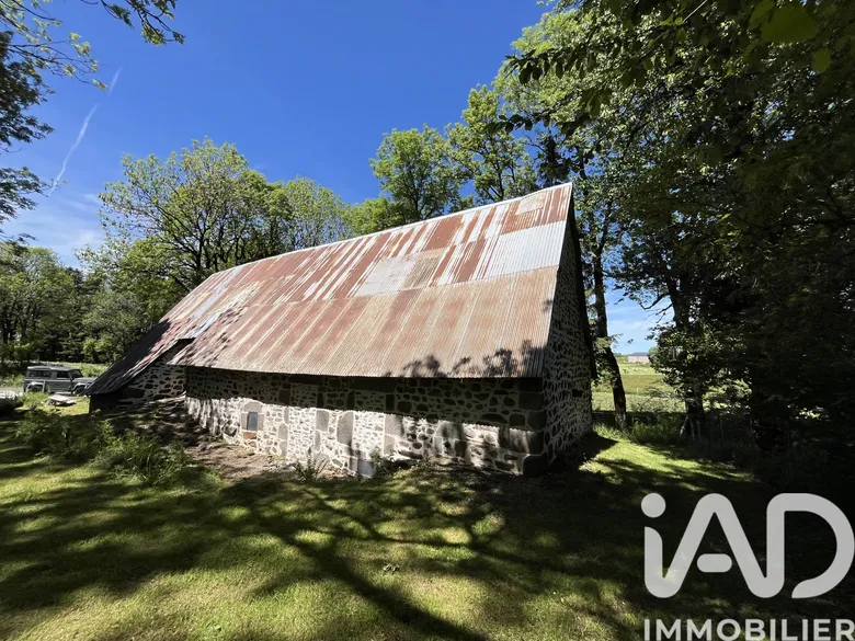Maison 1 pièce 150 m² · à Tauves · 150 m² · 106 500 €