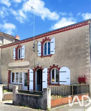Maison à Saint-Martin-des-Noyers (85140)
