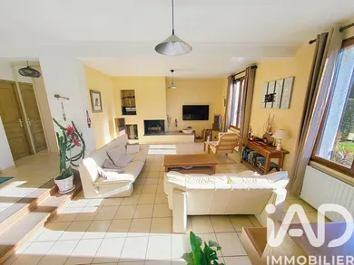 House in Jouy-en-Josas (78350)