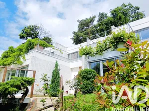 Architectural house in Le Plessis-Robinson (92350)