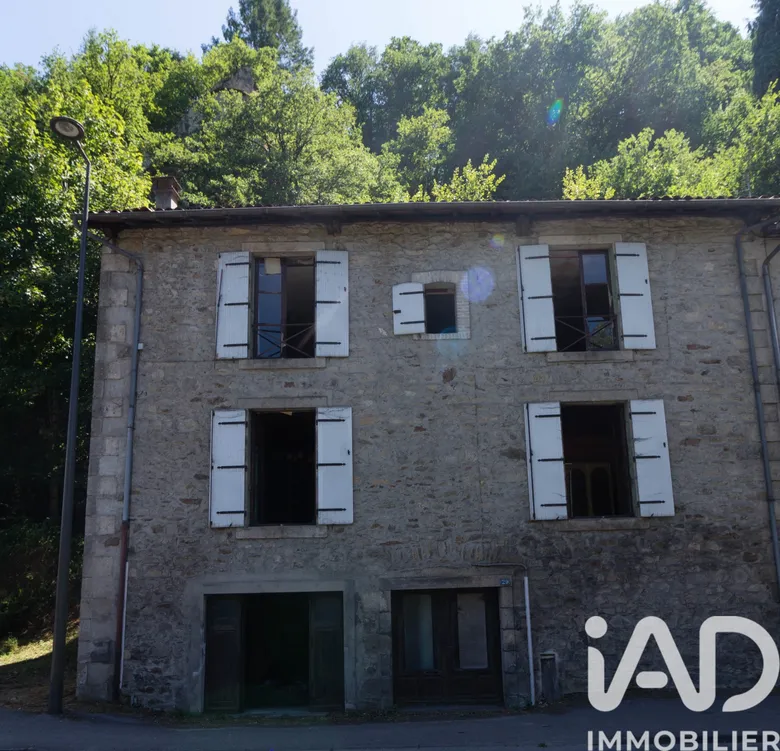 Maison 5 pièces 146 m² · à Saint-Léonard-de-Noblat · 146,5 m² · 28 500 €