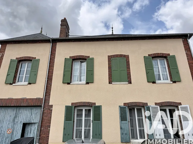Maison 8 pièces 216 m² · à La Selle-sur-le-Bied · 216 m² · 230 000 €