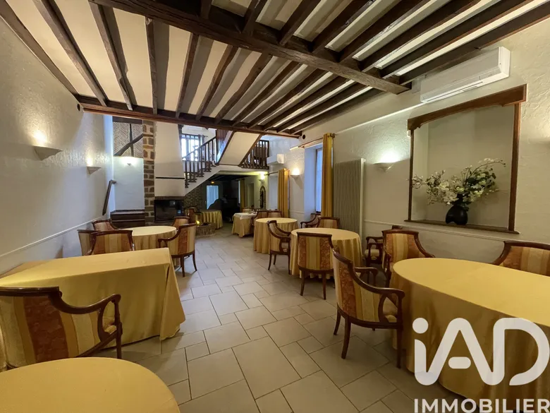 Maison 9 pièces 420 m² · à Crisenoy · 420 m² · 240 000 €