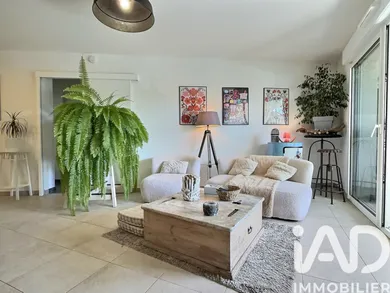 Apartment in Maillane (13910)