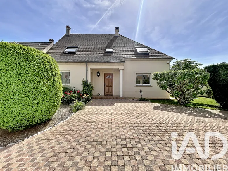 Maison 6 pièces 156 m² · à Favières · 156 m² · 569 000 €