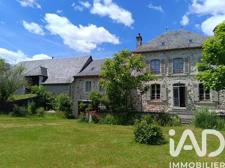 Maison 17 pièces 395 m² · à Vebret · 395 m² · 498 000 €