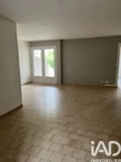 Immeuble à Lusignan (86600)