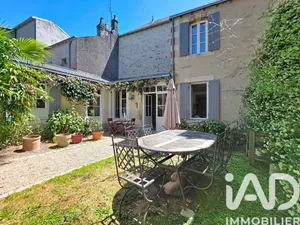 Townhouse in Parthenay (79200)