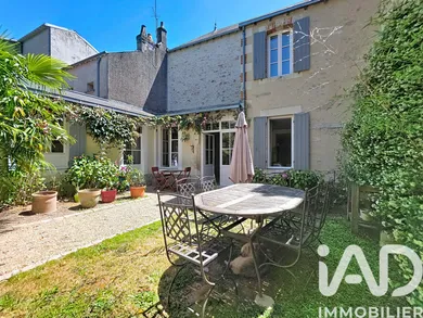 Townhouse in Parthenay (79200)