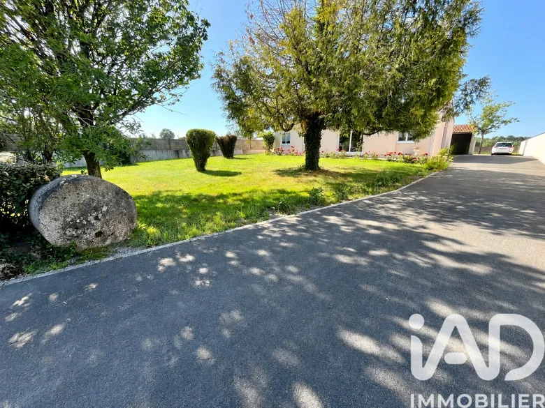 Maison 6 pièces 111 m² · à La Genétouze · 111 m² · 225 000 €