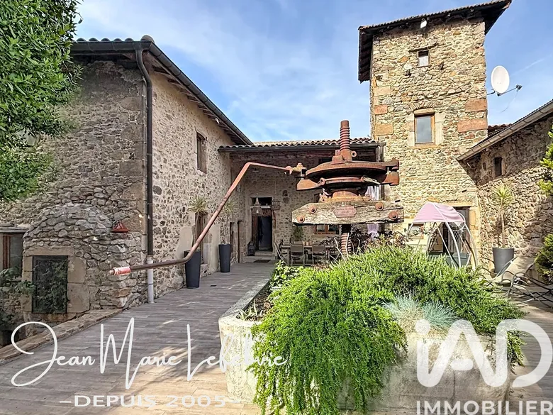 Maison 12 pièces 390 m² · à Condrieu · 390 m² · 630 000 €