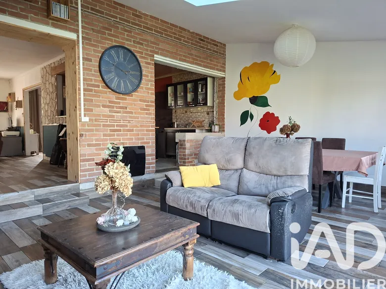 Maison 7 pièces 147 m² · à Esmery-Hallon · 147 m² · 145 000 €