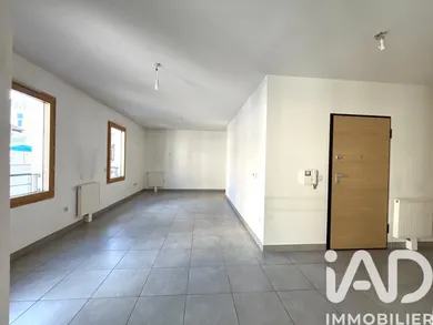 Apartment in Saint-Étienne (42100)