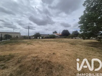 Land in Sainte-Verge (79100)