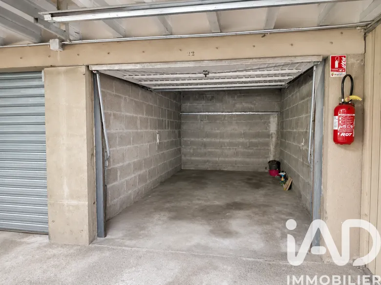 Parking 15 m² · à Grenoble · 14,7 m² · 19 000 €