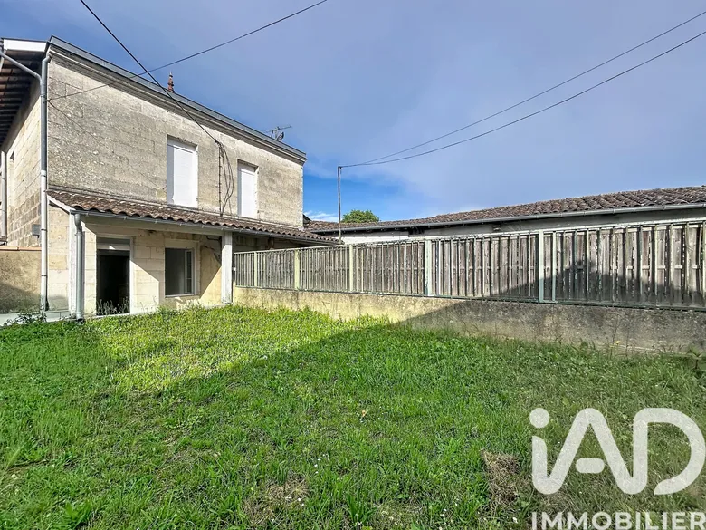 Immeuble 3 pièces 270 m² · à Guîtres · 270 m² · 270 000 €