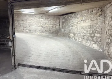 Parking à Paris (75011)