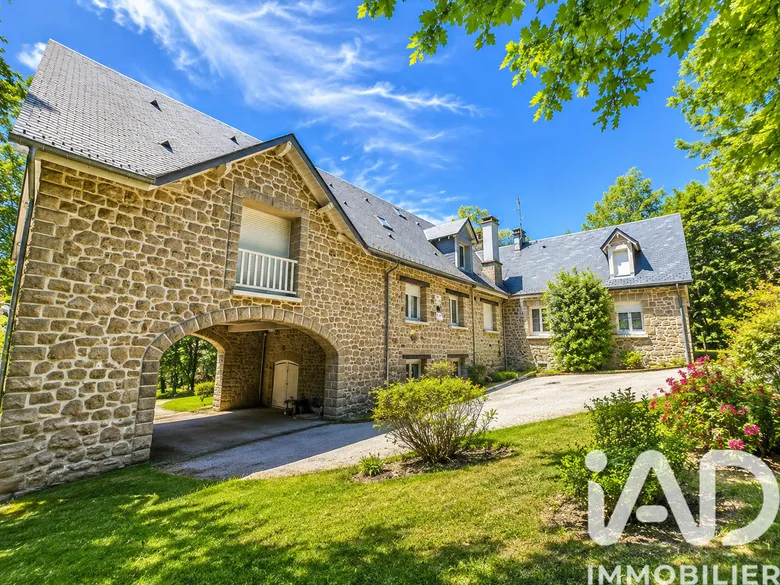 Maison 9 pièces 268 m² · à Sarran · 268 m² · 425 000 €