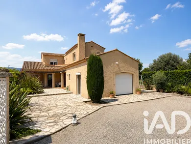 Architectural house in Les Mées (04190)