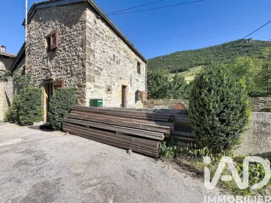 Maison de village à Saint-Georges-de-Luzençon (12100)