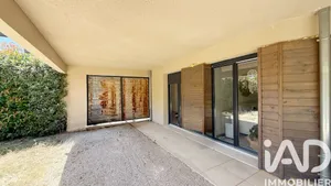 Apartment in Robion (84440)