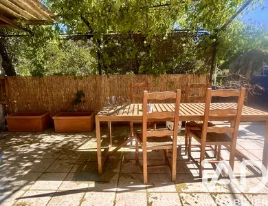 Immeuble à Bras (83149)