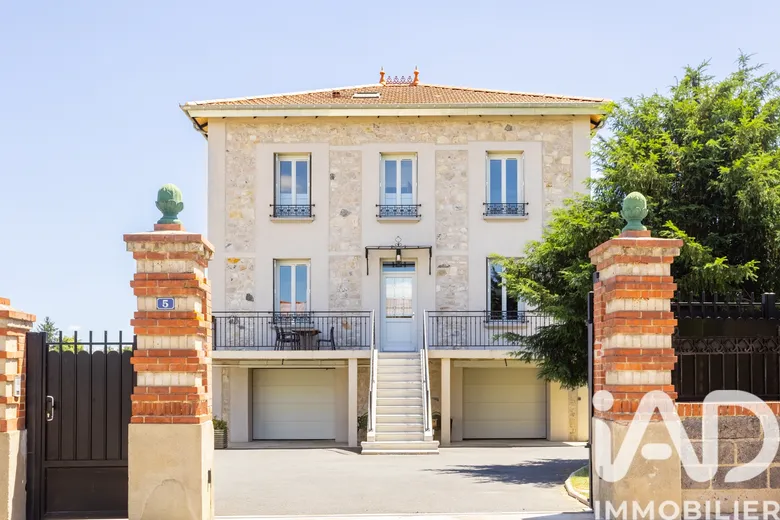 Maison 5 pièces 145 m² · à Saint-Marcellin-en-Forez · 145 m² · 509 000 €