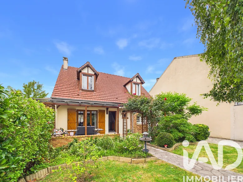 Maison 4 pièces 101 m² · à Sainte-Geneviève-des-Bois · 101 m² · 359 000 €