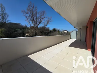 Apartment in Lozanne (69380)