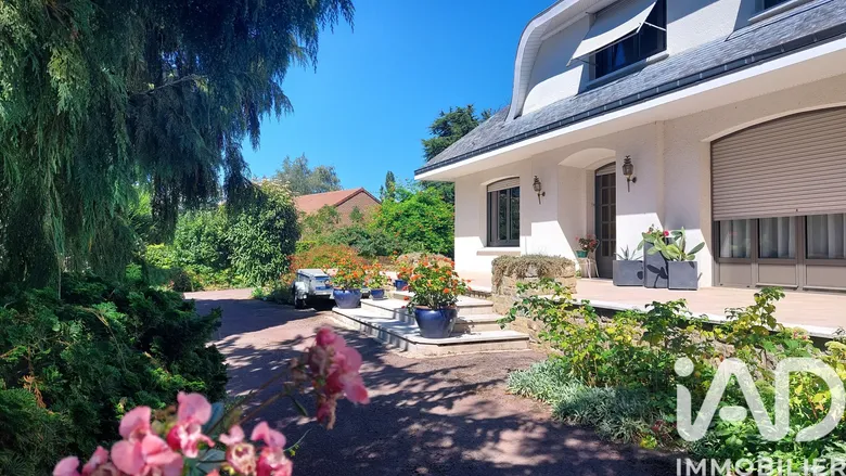 Maison 10 pièces 337 m² · à Avesnes-les-Aubert · 337 m² · 393 000 €