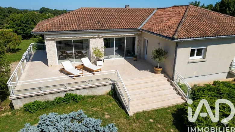 Maison 6 pièces 182 m² · à Feugarolles · 182 m² · 179 000 €