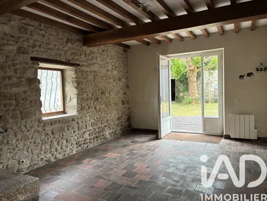 Village house in Larchant (77760)