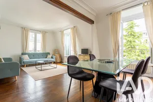 Appartement à Paris (75116)