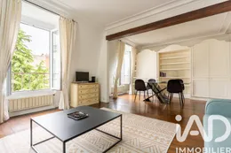 Apartment in Paris (75116)