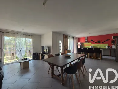 Detached house in Val en Vignes (79150)