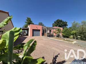 Detached house in Val en Vignes (79150)