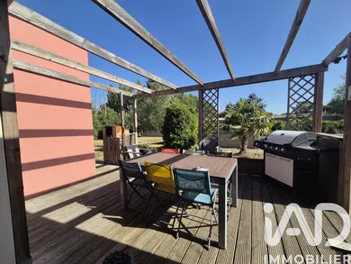 Detached house in Val en Vignes (79150)