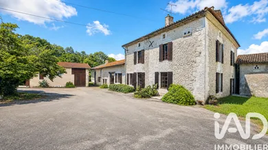 Ferme à Bouteilles-Saint-Sébastien à Bouteilles-Saint-Sébastien