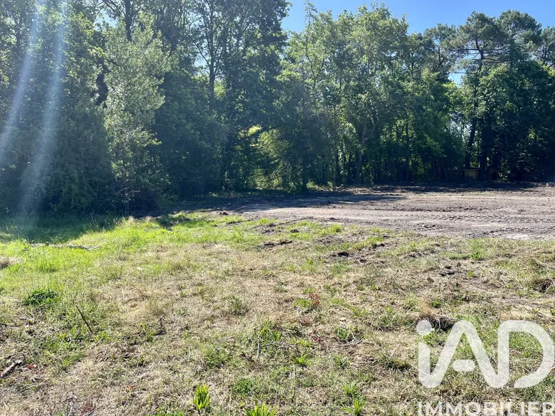 Terrain à bâtir à La Brède (33650) · 238 000 €