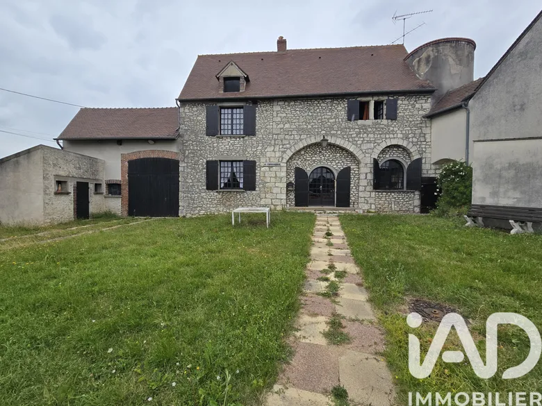 Maison 8 pièces 100 m² · à Montbouy · 100 m² · 211 000 €