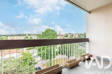 Apartment in Saint-Genis-Laval (69230)
