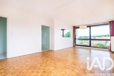 Apartment in Saint-Genis-Laval (69230)