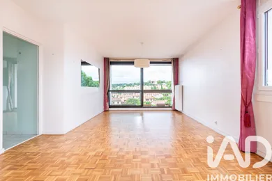 Apartment in Saint-Genis-Laval (69230)