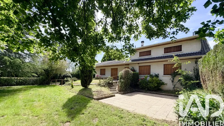 Maison 6 pièces 130 m² · à Châtillon-sur-Chalaronne · 130 m² · 430 000 €