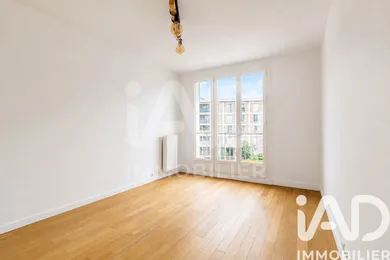Apartment in Pantin (93500)