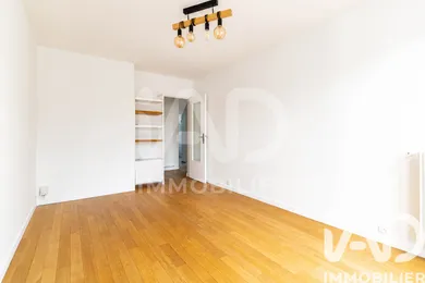 Apartment in Pantin (93500)