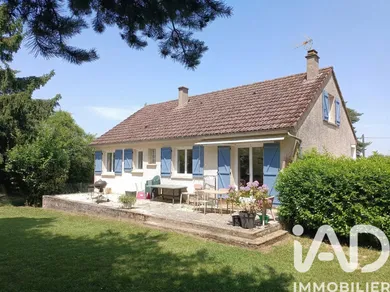 Maison de campagne à Cerisiers (89320)