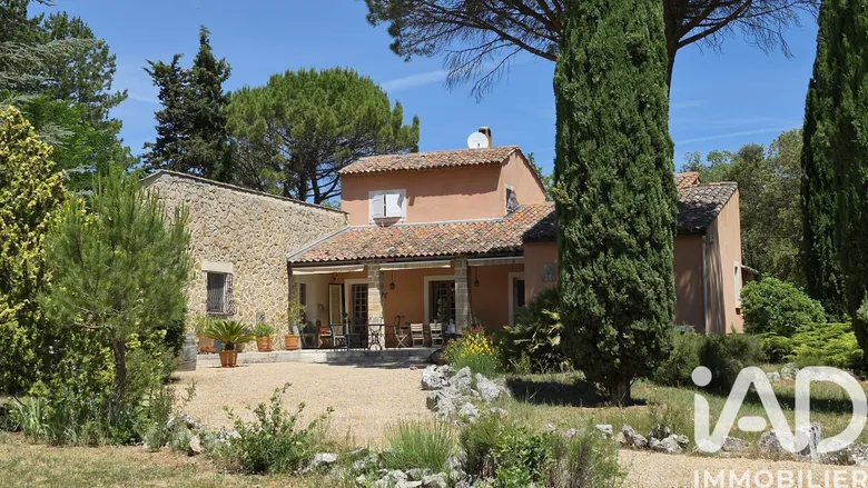 Maison 7 pièces 218 m² · à Régusse · 218 m² · 750 000 €