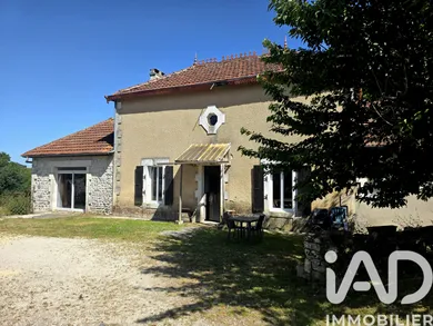 Maison de campagne à Val-d'Auge (16170)