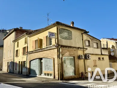Building in Orange (84100)